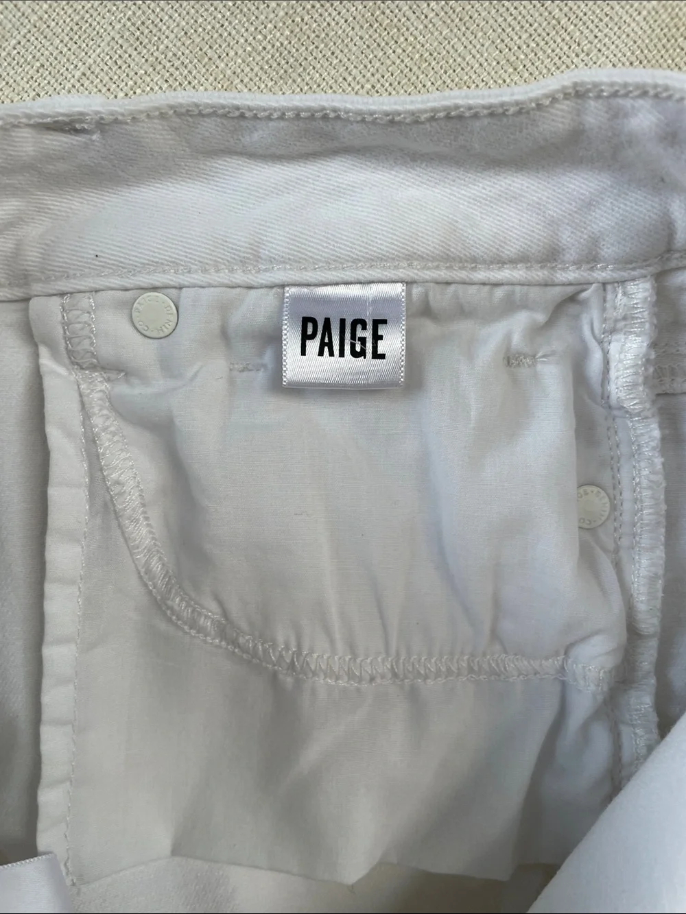 PAIGE Jax Knee Short White Cuffed Denim Cotton/Elastic Blend